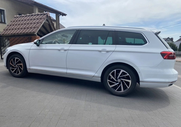 Volkswagen Passat cena 68400 przebieg: 129000, rok produkcji 2017 z Turek małe 596